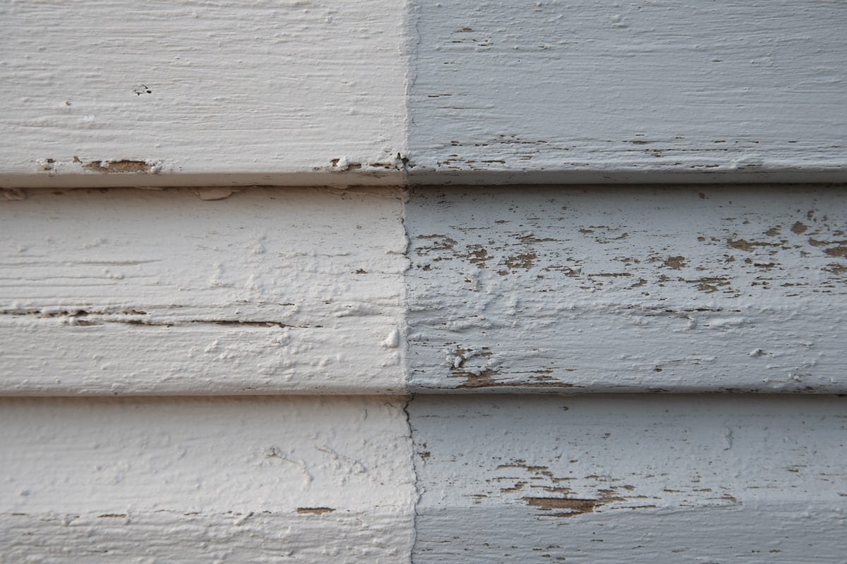 5 Signs It's Time to Repaint Your Home's Exterior 1 Chalking paint residue on siding from UV breakdown